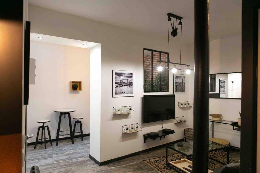 Loft De Courcaille - Balneo - Free Parking - Wifi Apartment Orleans Ngoại thất bức ảnh